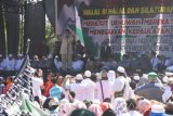 Ketua Umum Partai Gerindra Prabowo SubiantoÂ menyampaian pandangannya dalam acara halal bihalal dan silaturahmi nasional di Pondok Pesantren Al Ishlah, Grujugan, Bondowoso, Jawa Timur, Minggu (23/7). Dalam acara tersebut Prabowo Subianto menyatakan belum menentukan sikap siapa calon gubernur yang akan diusung lewat partainya pada Pemilihan Kepala Daerah (Pilkada) Provinsi Jawa Timur 2018. Antara Jatim/Seno/zk/17.