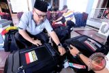 Sejumlah petugas haji melakukan persiapan keberangkatan di Asrama Haji, Pondok Gede, Jakarta Timur, Rabu (26/7/2017). Sebanyak 307 petugas haji dari Kementerian Agama dan Kementerian Kesehatan gelombang ke-2 melakukan dipersiapkan untuk diberangkatkan pada (27/7/2017) ke Arab Saudi, setelah sebelumnya diberangkatkan 299 petugas haji untuk mempersiapkan kedatangan calon jemaah haji kloter pertama. (ANTARAFOTO/Yulius Satria Wijaya)