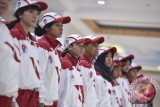 Perwakilan atlet mengikuti upacara pengukuhan kontingen Indonesia untuk SEA Games XXIX di Kuala Lumpur, Malaysia, di Wisma Kemenpora, Senayan, Jakarta, Rabu (2/8). Indonesia memberangkatkan 534 atlet, 166 ofisial serta 55 perangkat pendukung pada SEA Games XXIX di Kuala Lumpur, Malaysia, 19-30 Agustus 2017. Antara Foto/Wahyu Putro A/i018/2017