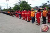 Anggota Barisan Pemadam Kebakaran dari Pemkab Tabalong dan swasta mengikuti apel bersama cegah karhutla di halaman Tanjung Expo. Apel bersama ini juga dikuti polsek wilayah tengah mencakup Kecamatan Tanta, Tanjung, Murung Pudak dan Bintang Ara, camat dan kepala desa.Foto Antarakalsel/Herlina Lasmianti