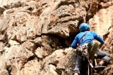 Pemanjat Mapala UI Siap Kibarkan Bendera Merah Putih di Tebing 