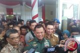 Jambi - Panglima TNI Jenderal TNI Gatot Nurmantyo memberikan keterangan pers usai memberikan kuliah umum kepada mahasiswa baru di Universitas Jambi, Selasa (8/8) (Foto Antarajambi.com/ Dodi Saputra)