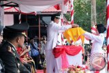 Pemerintah Kabupaten Barito Kuala melaksanakan upacara bendera Peringatan Detik-Detik Proklamasi 17 Agustus 2017, di halaman Kantor Bupati Batola, Kamis (17/8). Foto:Antaranews Kalsel/Arianto/G. 