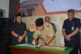 Bupati-PN Gunungsugih Tandatangani Zona Integritas Bebas Korupsi