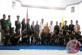 Gerakan Pemuda Ansor Kabupaten Hulu Sungai Tengah (HST) beserta Barisan Serba Guna (Banser) Nahdatul Ulama (NU), senantiasa hadir untuk membangun sinergi menjaga NKRI dan ikut menyukseskan kegiatan pembangunan di daerah. Foto : Antaranews Kalsel/GP Ansor/Fathurrahman