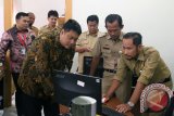 Komisi Pemberantasan Korupsi (KPK) melakukan monitoring di Kabupaten Tanah Laut, Kalimatan Selatan, Selasa (5/9). Foto:Antaranews Kalsel/Arianto/G.