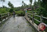 Jembatan Atok Padangpariaman Terban Pascahujan Lebat