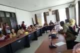 Polisi sosialisasi Saber Pungli di Disperindag Mimika