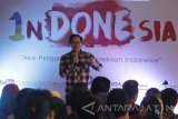 Direktur Riset MAARIF Institute Ahmad Imam Mujaddid memberikan materi saat Aksi Pelajar Untuk Kebhinnekaan di Surabaya, Jawa Timur, Jumat (22/9). Kegiatan yang diselenggarakan oleh MAARIF Institute dan Duta YouTube Creator for Change Cameo Project tersebut guna mengedukasi generasi muda untuk menangkal radikalisme sekaligus melatih untuk membuat konten video positif tentang keregamanan dan toleransi di Indonesia. Antara Jatim/Moch Asim/17.