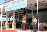 Dalam memperingati HUT Gerakan Pramuka ke-56 Tahun 2017, Kwartir Cabang Gerakan Pramuka Barito Kuala menggelar upacara, di halaman Kantor Bupati Barito Kuala, Senin (25/9). Foto:Antaranews Kalsel/Arianto/G.