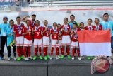 Garuda Muda Indonesia kibarkan Merah Putih di Red Bull Arena, New York, Amerika Serikat, 23-24 September 2017 pada ajang Aqua Danone Nations Cup 2017. Indonesia berada di posisi delapan dunia, dan menorehkan Top Skor ajang tersebut. Momen foto bersama memegang bendera Merah Putih saat usai pengalungan medali pada acara penutupan AquaDNC 2017. Foto: (Antaranews Kalsel/Roly Supriadi/DNC2017)