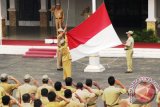 Aparatur Sipil Negara lingkup Pemerintah Kabupaten Barito Kuala Selatan melaksanakan upacara awal bulan, di halaman Kantor Bupati barito Kuala, Senin (2/10). Foto:Antaranews Kalsel/Arianto/G.