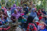 Tradisi Sadranan Makam Gunung Kalong