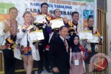 Kontingen Tabalong persembahkan medali perak dan perunggu di nomor beginner rumba pada cabang olahraga dansa yang digelar hari ini. Masing-masing pasangan Shindu Tri Wiguna/Dinda dan Rahman/Anes. Foto:Antaranews Kalsel/Herlina Lasmianti/G.