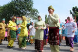 Wali Kota Pontianak, Sutarmidji dan jajaran Pemkot Pontianak berjepin massal pada puncak HUT Kota Pontianak ke-246. (Foto Humas Pemkot Pontianak (Foto Humas Pemkot Pontianak/Jimi)