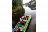 Sejumlah pengunjung menelusuri Danau Sentarum pada Festival Danau Sentarum Betung Kerihun, di Kecamatan Batang Lupar, Kapuas Hulu Kalimantan Barat. Foto Antara Kalbar/Timotius