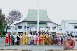 Memeriahkan Hari Sumpah Pemuda ke-89 Tahun 2017, perwakilan pemuda Kabupaten Tanah Laut menggenakan pakaian daerah, Jumat (27/10). Foto:Antaranews Kalsel/Arianto/G.