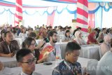 Peserta ASEAN Youth Interfaith Camp (AYIC) mendengarkan kuliah umum Wakil Presiden RI, Jusuf Kalla di Islamic Center Unipdu Jombang, Jawa Timur, Minggu (29/10). AYIC diikuti 140 peserta dari 21 negara. Kegiatan ini merupakan agenda pertama kali dengan tujuan ingin mengenalkan konsep Islam Nusantara di ASEAN dan negara mitra ASEAN. Antara Jatim/Syaiful Arif/uma/17