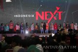 Sejumlah peserta memperkenalkan diri saat mengikuti program Telkomsel IndonesiaNEXT 2017 di Graha Kampus Institut Teknologi Sepuluh Nopember (ITS), Surabaya, Jawa Timur, Selasa (7/11). Telkomsel IndonesiaNEXT 2017 yang diikuti oleh 1.048 mahasiswa dari berbagai universitas tersebut bertujuan untuk meningkatkan kapasitas dan mempersiapkan keahlian mahasiswa dalam menghadapi persaingan global melalui program sertifikasi bertaraf internasional. Antara Jatim/Moch Asim/17.