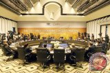 Sejumlah pimpinan negara Asia Pasifik mengadakan pertemuan dalam KTT Kerja Sama Ekonomi Asia Pasifik (APEC) di Da Nang, Vietnam, Sabtu (11/11). ANTARA FOTO/POOL/YU/wdy/17