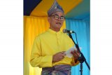 Kepala Dinas Pendidikan, Pemuda Olahraga dan Pariwisata Mempawah Firman Juli menyampaikan laporan kegiatan. Robo-Robo sebagai kegiatan napak tilas kedatangan Opu Daeng Menambon yang kemudian menjadi Raja Mempawah pada ratusan tahun silam punya nilai sejarah besar bagi masyarakat Mempawah. (Foto Istimewa)