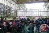 Perhitungan ulang pemungutan suara di 17 desa se-Tanah Laut, di Lapangan Futsal Kijang Mas Pelaihari, Kamis (23/11). Foto:Antaranews Kalsel/Arianto/G.