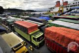 Antrian Menyeberang Di Pelabuhan Merak 