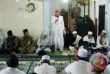 Bupati Batola Hj. Noormilyani AS menghadiri Peringatan Maulid Nabi Muhammad SAW 1439 Hijriyah, di Mesjid Nurhidayah Kilometer 8 Kecamatan Tamban, Senin (11/12). Foto:Antaranews Kalsel/Arianto/G.