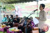 Bupati Tanah Laut H. Bambang Alamsyah menghadiri acara Rebuk Tani di Kecamatan Bajuin, Kamis (14/12). Foto:Antaranews Kalsel/Arianto/G.