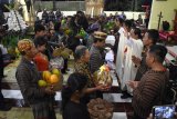 Foto Kemarin: Misa Malam Natal Tradisi Jawa