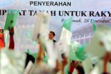 Penyerahan Sertifikat Untuk Rakyat