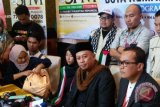 Melly Goeslaw dan Opick Tengok Pengungsi dan nyanyi di Palestina