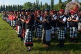 Sejumlah Pecalang atau pengamanan adat Bali mengikuti gelar pasukan pengamanan pilkada serentak di Monumen Bajra Sandhi Denpasar, Jumat (5/1). Polda Bali mengerahkan lebih dari 10.000 personel gabungan untuk mengamankan tahapan pilkada serentak di dua kabupaten dan pemilihan gubernur (Pilgub) Bali. Antara Foto/Wira Suryantala/nym/2018.