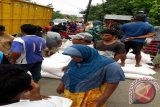 Warga Bima Hadang Truck Pengangkut Pupuk Bersubsidi 