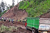 Jalur SSB di Boyolali tertutup tanah longsor