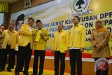 Penyerahan SK Pencalonan Kepala Daerah Golkar