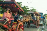 Wisatawan atraksi bendi di Pantai Padang, cra Asita Sumbar pikat pengunjung