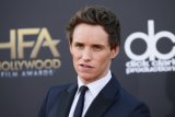 Ketertarikan Eddie Redmayne perankan musuh Batman