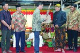 Memeriahkan Peringatan Hari Jadi (Harjad) ke-58 Kabupaten Barito Kuala, Kalimantan Selatan Tahun 2018, digelar Pagelaran Wayang Kulit Purwa di halaman Kantor Bupati Batola, Sabtu (20/01) malam. Foto:Antaranews Kalsel/Arianto/G.