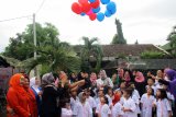 Istri Wali Kota Kediri Ferry Sylviana Abu Bakar ketika menghadiri edukasi dokter cilik di Rumah Sakit Ibu dan Anak  (RSIA) Melinda, Kota Kediri, Jawa Timur, Sabtu (20/1). Anak-anak tingkat TK serta sekolah dasar dikenalkan tentang kesehatan sejak dini, dengan harapan mereka tidak takut untuk datang ke rumah sakit. Antara Jatim/ Foto/ Asmaul Chusna/zk/18