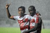 Pertandingan Madura United FC melawan Perseru Serui dalam pertandingan Piala Presiden 2018 Grup C di Gelora Bung Tomo (GBT) Surabaya, Jawa Timur, Kamis (18/1). Madura United FC menang atas Perseru Serui dengan skor 5-0. Antara jatim/M Risyal Hidayat/zk/18