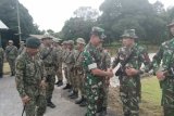 Kasdam XII/Tpr Brigjen TNI Sulaiman Agusto saat tiba di Bandara Pangsuma Putussibau dalam rangka kunjungan kerja ke daerah perbatasan Indonesia - Malaysia di wilayah Kapuas Hulu, Kalimantan Barat. Foto Antaranews/Timotius