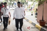 Bakal calon Wakil Gubernur Jawa Barat Ahmad Syaikhu (tengah) tiba di RS Hasan Sadikin untuk jalani pemeriksaan kesehatan di Bandung, Jawa Barat, Kamis (11/1). Empat pasang calon Gubernur dan Wakil Gubernur Jawa Barat akan mengikuti serangkaian pemeriksaan sebagai syarat pencalonan. ANTARA JABAR/M Agung Rajasa