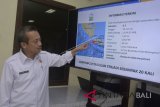 Deputi Bidang Geofisika Badan Metereologi Klimatologi dan Geofisika (BMKG) Muhamad Sadly memberi penjelasan terkait gempa bumi yang terjadi di Provinsi Banten saat jumpa pers di Kuta, Bali, Selasa (23/1). BMKG mencatat gempa tektonik 6,1 SR yang berpusat di wilayah Samudera Hindia Selatan Jawa dan terjadi di kedalaman 61 km yang dirasakan di berbagai daerah seperti Jakarta, Tangerang, Bantul dan Lampung tersebut tidak berpotensi Tsunami. ANTARA FOTO/Fikri Yusuf/wdy/2018.