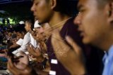 Pejabat Pemkot Makassar salat gerhana bersama warga