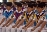 Sejumlah wisudawan ketika sidang senat terbuka dalam rangka wisuda S1 angkatan XXXVI dan D3 angkatan X di Komando Pembinaan Doktrin, Pendidikan dan Latihan TNI Angkatan Laut (Kodiklatal), Bumimoro, Surabaya, Jawa Timur, Senin (15/1). Sidang Senat mewisuda 50 perwira menempuh program S1 angkatan XXXVI dan 40  bintara menempuh program D3 angkatan X diantaranya 84 orang TNI AL, 5 orang TNI AU, dan 1 orang Polri di Sekolah Tinggi Teknologi Angkatan Laut (STTAL). Antara Jatim/M Risyal Hidayat/zk/18 