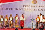 Presiden Bagikan Sertifikat Tanah