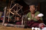 Pemintal benang tradisional Toraja