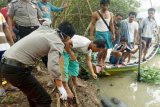 Warga Lampung Timur temukan mayat mengambang di sungai