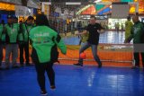 Suasana pembukaan kompetisi Driver Cup, di Lapangan Futsal Mangga Dua Surabaya, Jawa Timur, Kamis (8/2). Driver Cup 2018 yang diikuti oleh mitra driver GO-RIDE, GO-CAR, GO-BOX, serta GO-SEND tersebut berlangsung hingga 22 Februari 2018. Antara Jatim/Zabur Karuru/18